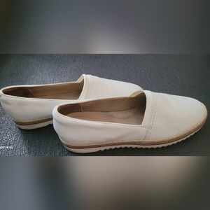 Women White Clarke's slip ons Sz 8
